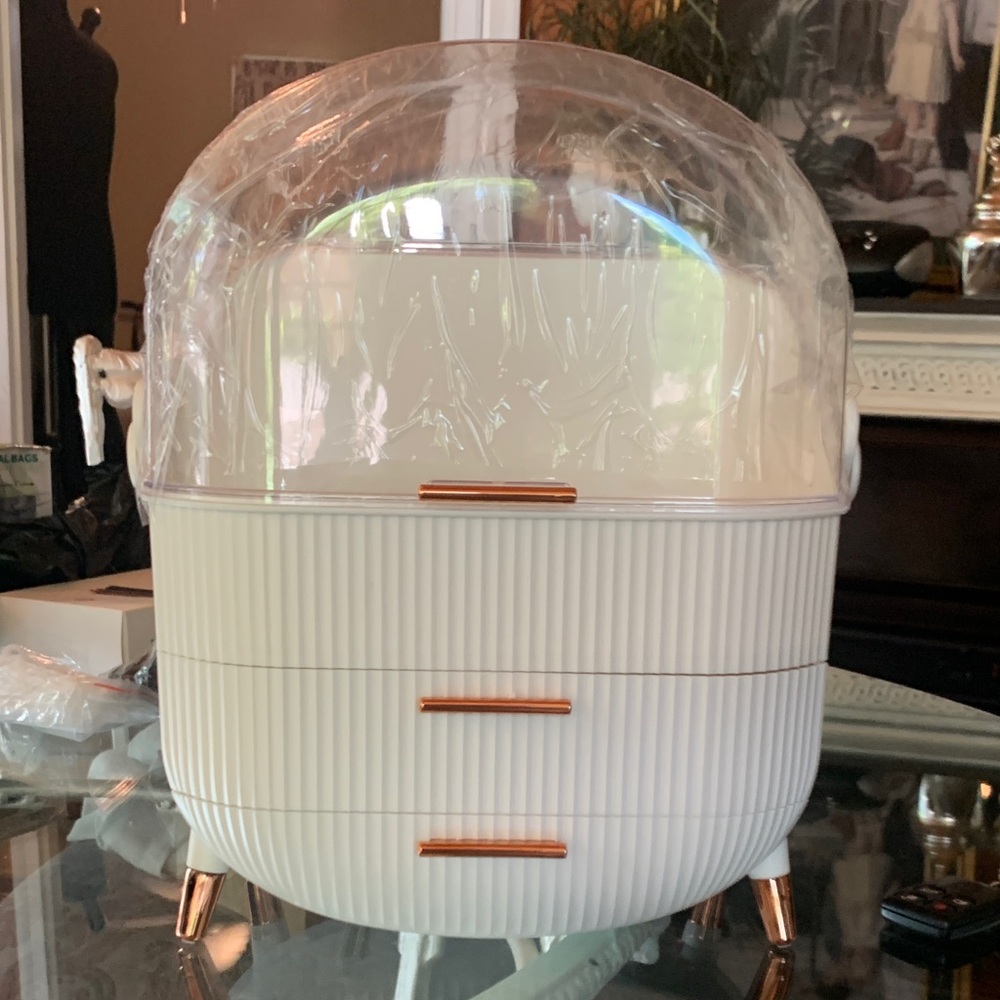 Elegant White and Gold Storage Organizer new and only out of box for photos